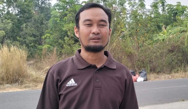 DLH Pangkalpinang Bersihkan Sampah Liar di Jalan Baru Kampak untuk Kedua Kali, Wali Kota Saparudin Turun Langsung
