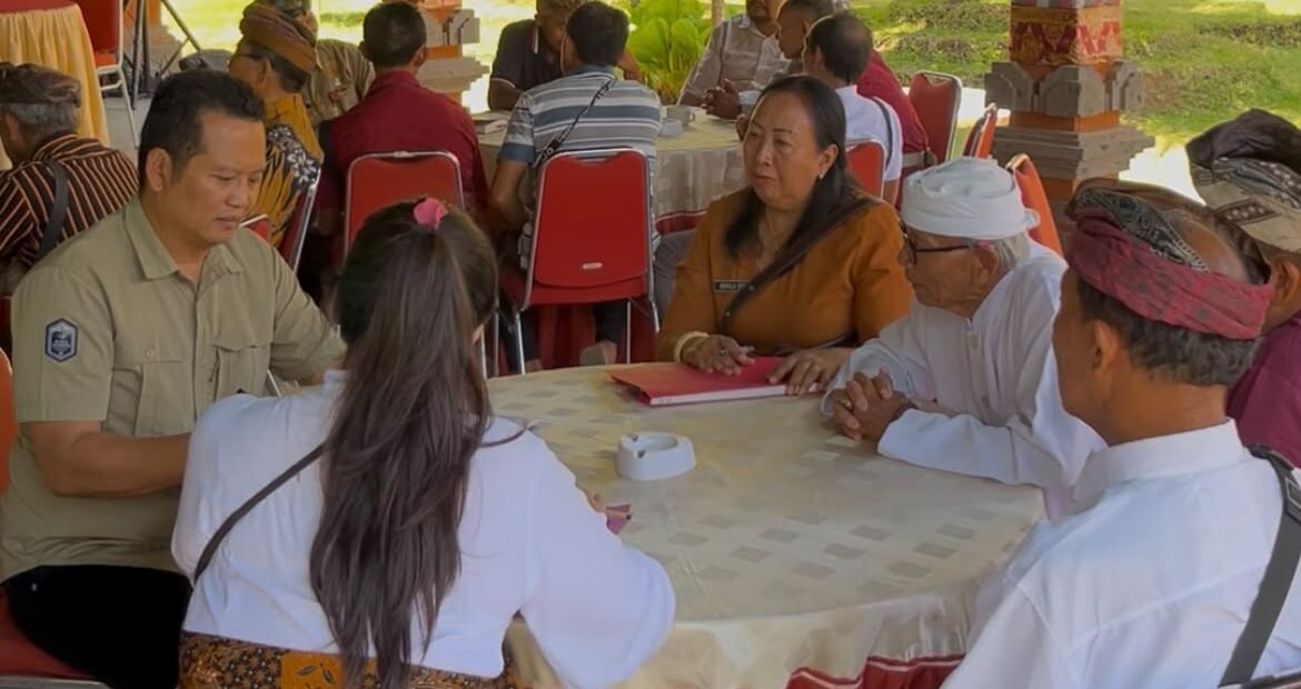 Bupati Jembrana Gelar Audiensi Maraton Sehari, Belasan Kelompok Warga Sampaikan Aspirasi di Rumah Jabatan