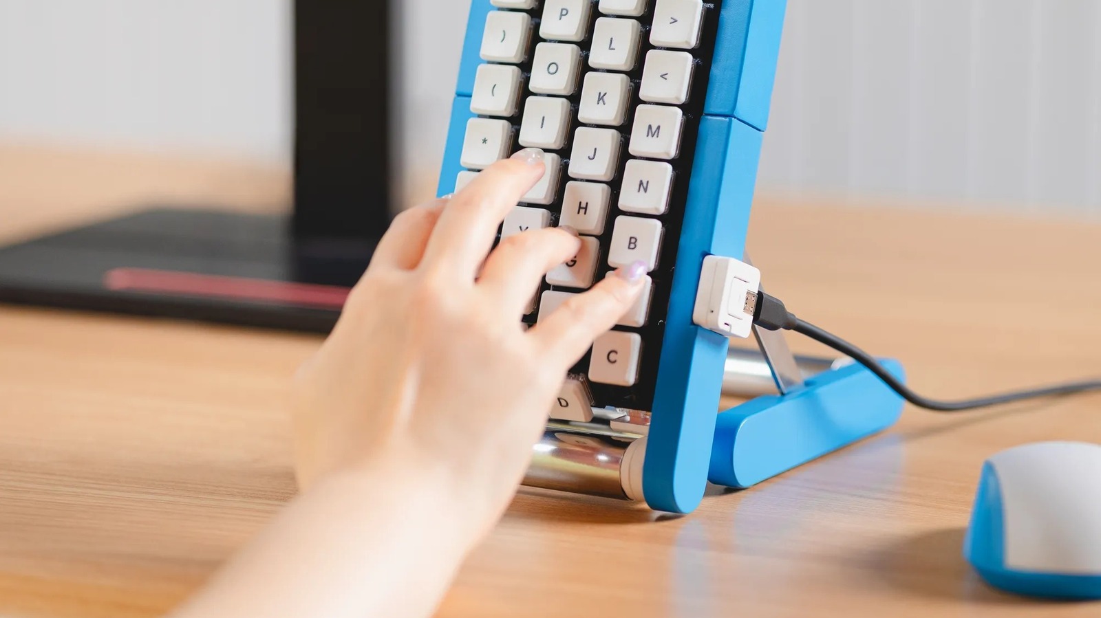 Google Japan Rilis Keyboard Conveyor Belt, Bisa Dipakai Satu Tangan
