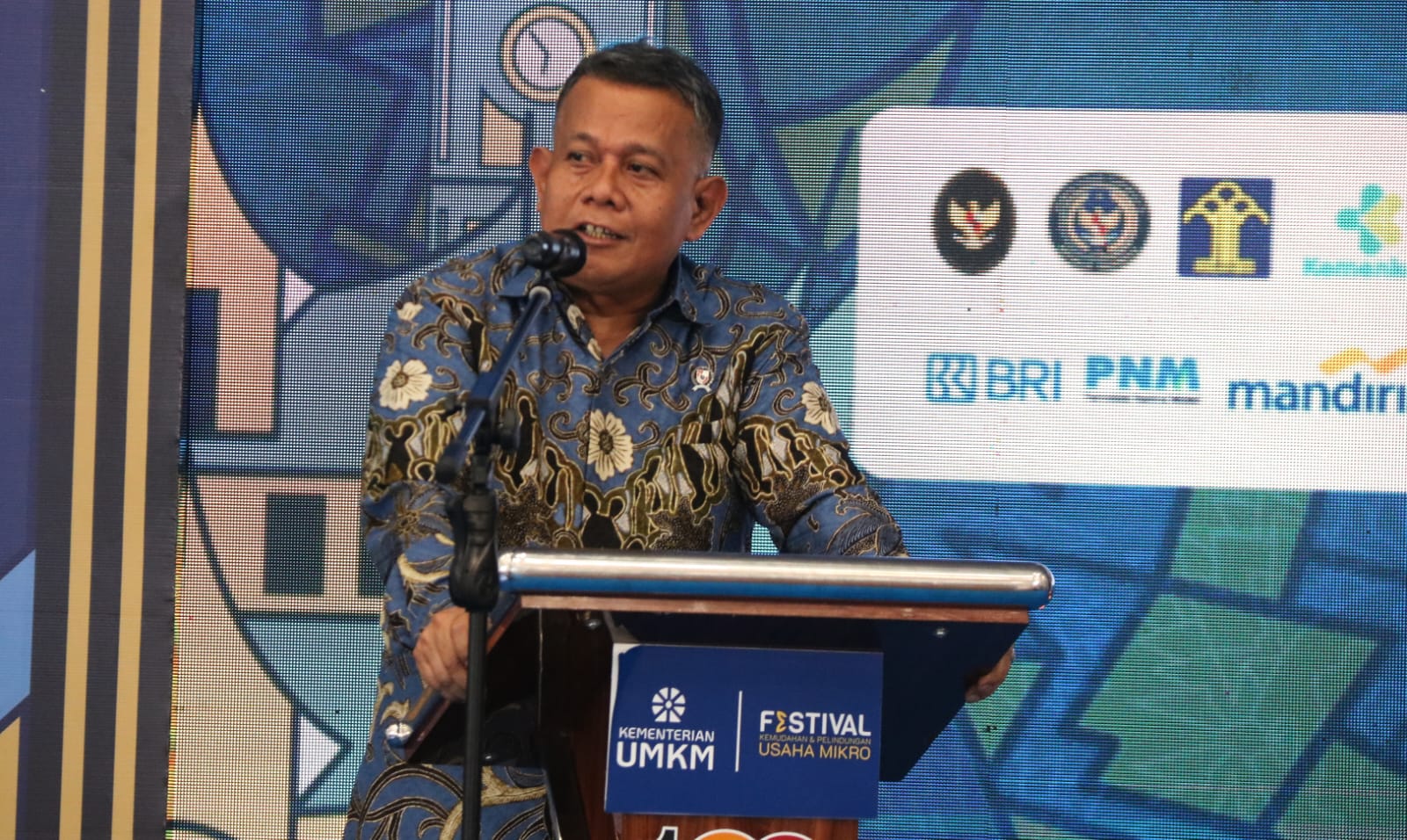 800 UMKM Sumbar Ikuti Festival Kemudahan dan Perlindungan Usaha Mikro di Bukittinggi