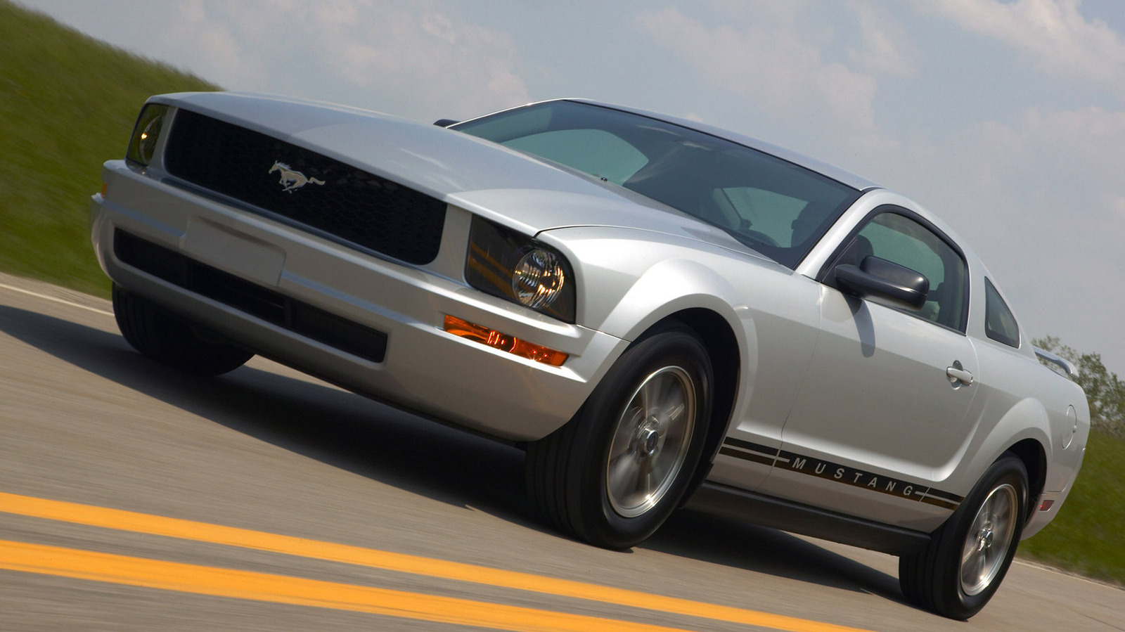 Ford Mustang GT Manual 2026 Tetap 15/23/18 mpg, Sama Persis dengan 2009