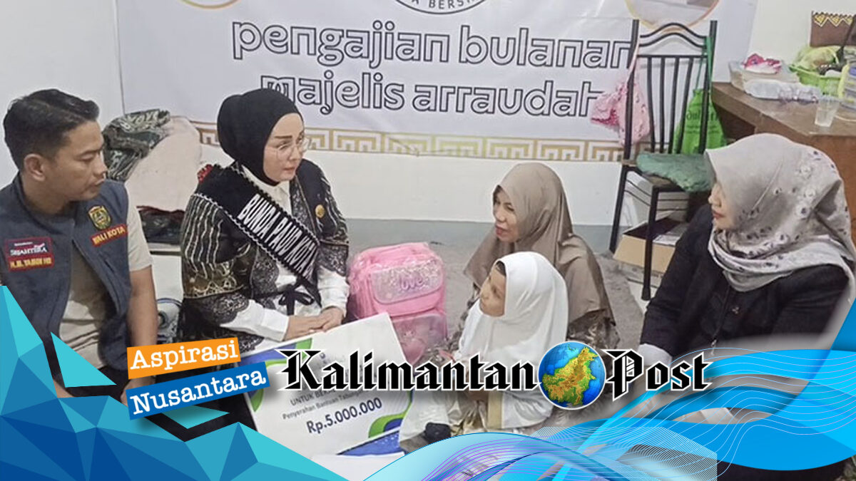 Bunda PAUD Banjarmasin dan Wali Kota Yamin Serahkan Rp 5 Juta untuk Pendidikan Putri Guru Honorer Lisna