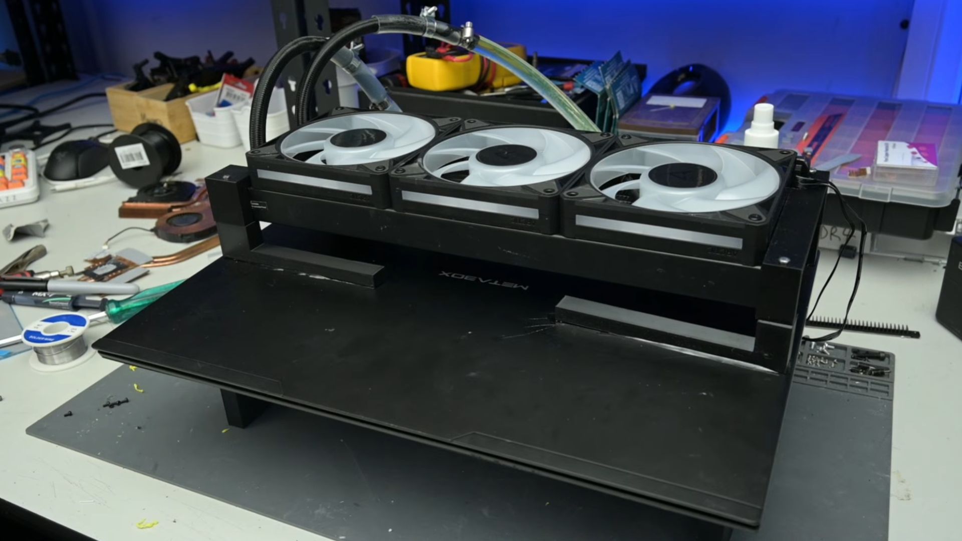 Modder Pasang Radiator 360mm ke Laptop, Suhu CPU Turun 60 Derajat