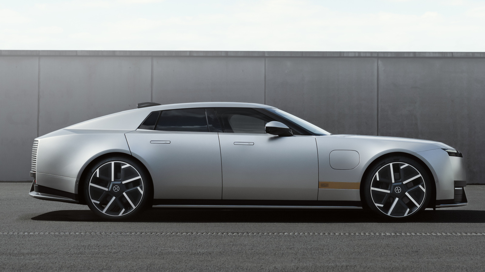 Jaguar Type 01 Memang Raksasa, tapi 4 EV Ini Lebih Panjang Lagi