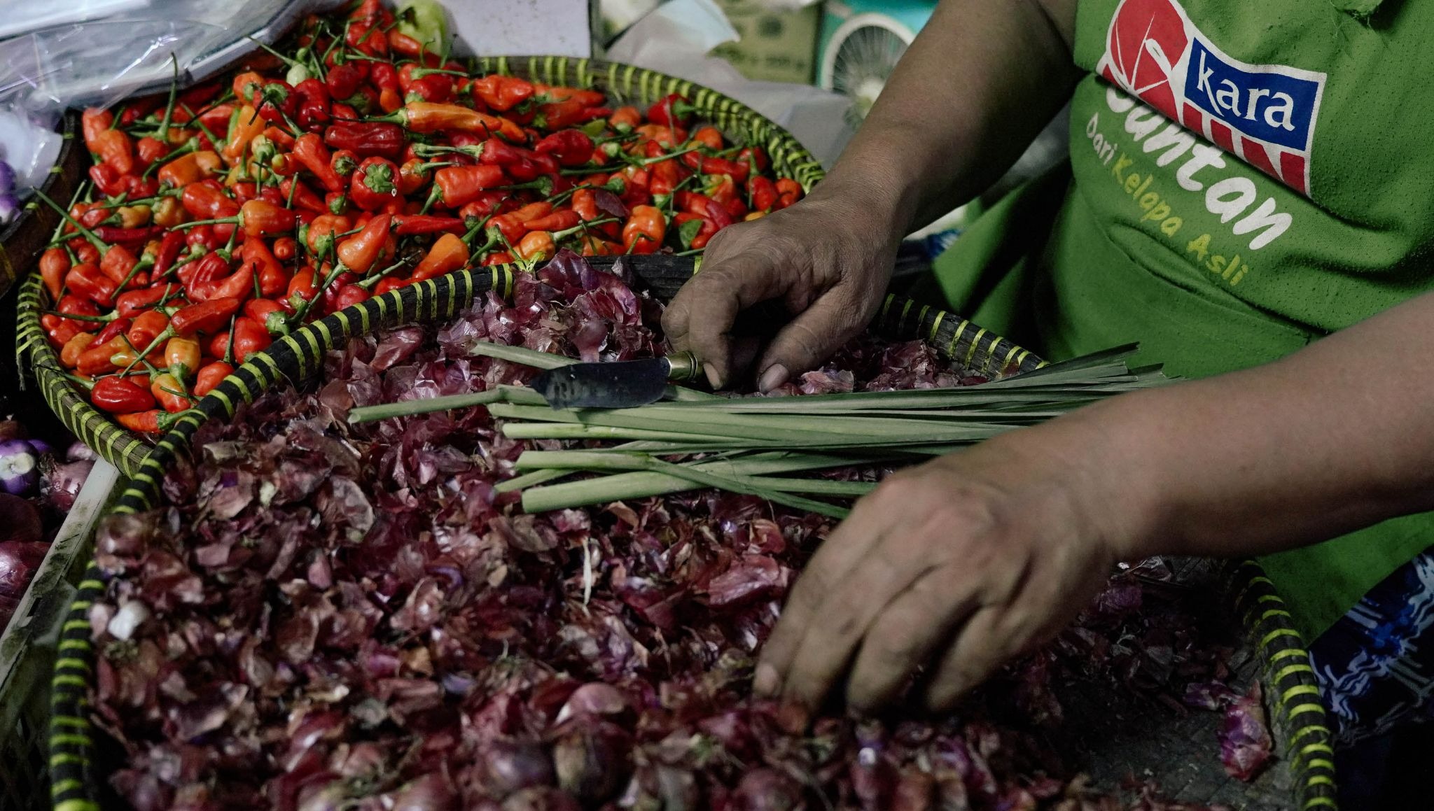 Pedagang Perempuan Pasar Badung Tahan Harga di Tengah Inflasi Denpasar 3,46 Persen