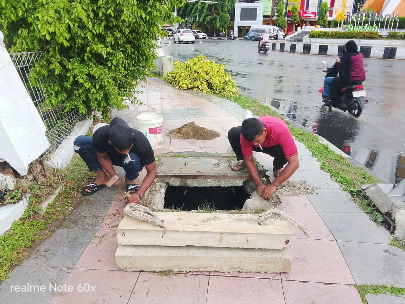 Dinas PUPR Banda Aceh Perbaiki Enam Manhole Rusak di Trotoar Jalan Tgk Daud Beureueh, Dua Titik Rampung September