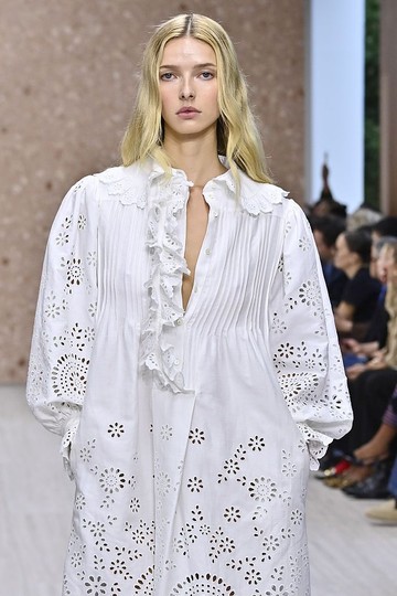 6 Nepo Baby Debut di Paris Fashion Week, Anak Chris Martin hingga John Travolta