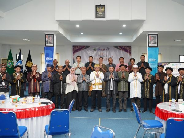 Wagub Maluku Utara Sarbin Sehe Dorong Perda Pakaian Adat Kie Raha di Sofifi