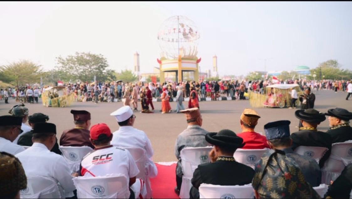 Ribuan Peserta Meriahkan Kirab Budaya Moloku Kie Raha di Sofifi, Perayaan HUT ke-27 Maluku Utara