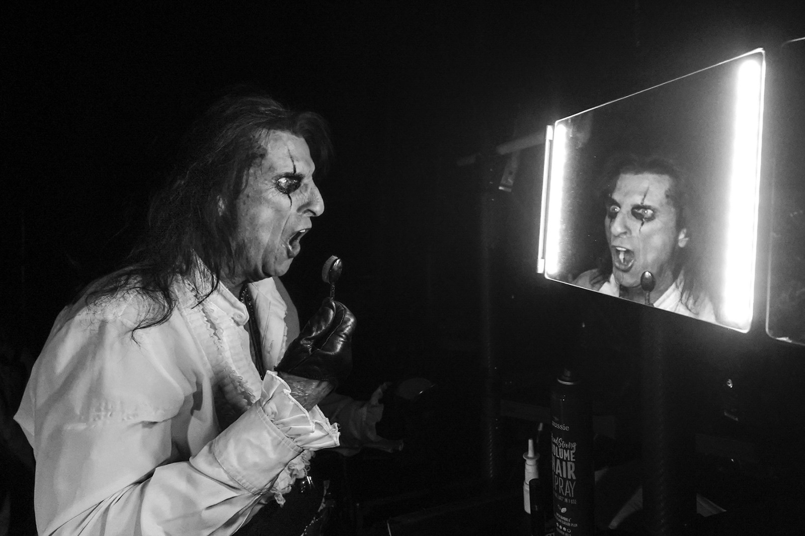 Alice Cooper Rilis Memoar Devil on My Shoulder, Ungkap Sisi Lain Hidupnya