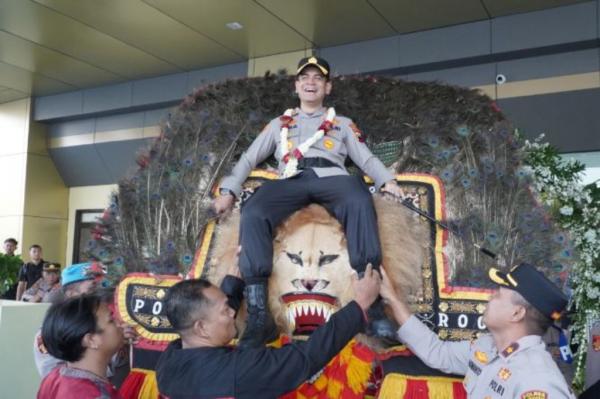 Kapolres Sukoharjo AKBP Andika Dharma Sena Disambut Pedang Pora dan Reog di Mapolres