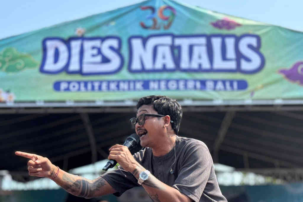 Dies Natalis ke-39 Politeknik Negeri Bali Meriah, Bagus Wirata Hibur Mahasiswa di Panggung Utama