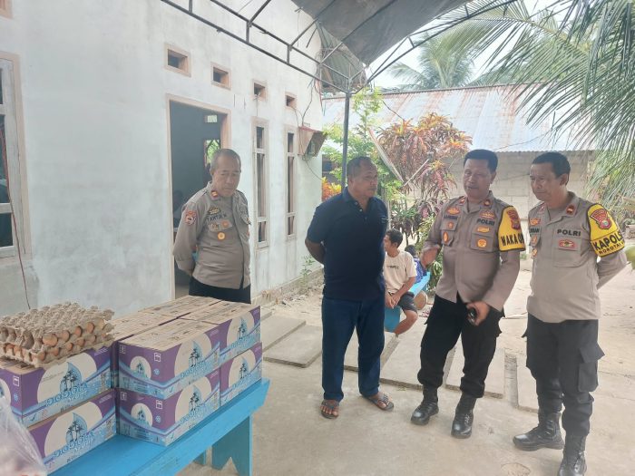 Polres Pulau Morotai Salurkan Sembako ke Keluarga Korban Tersengat Listrik di Desa Bido