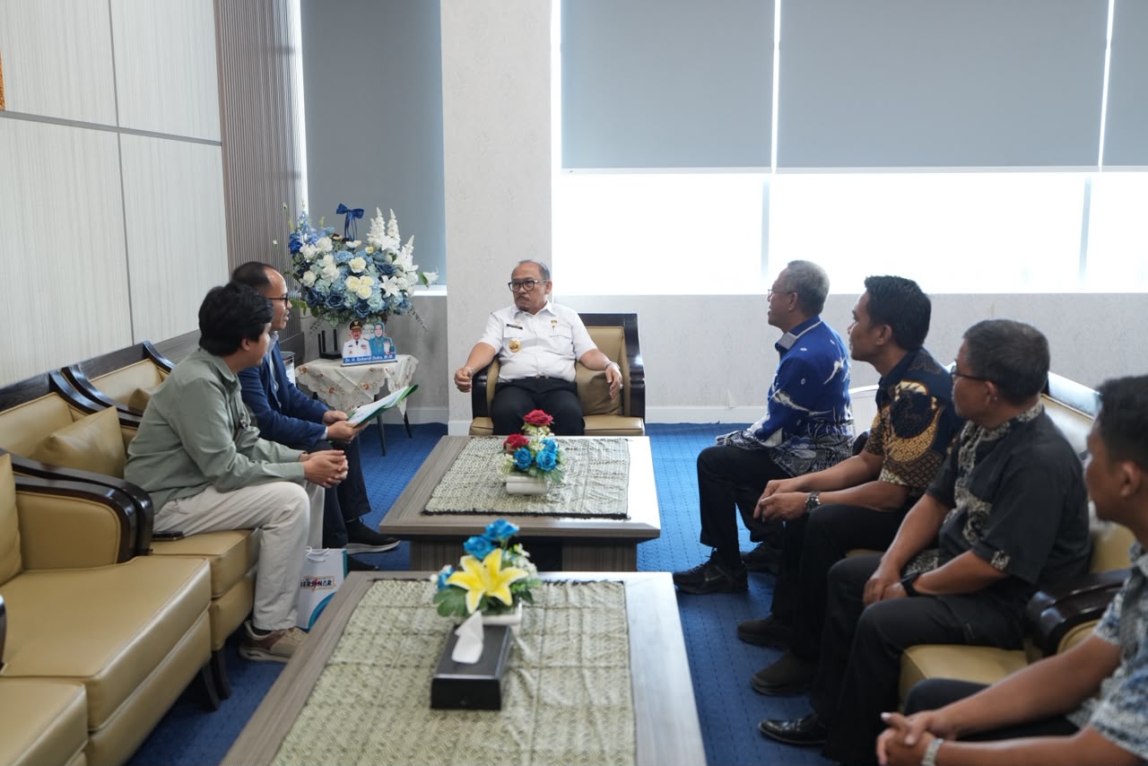 Gubernur Sulbar Suhardi Duka Bahas Percepatan Listrik Desa di 84 Lokasi, 4 Desa Baru Jadi Prioritas