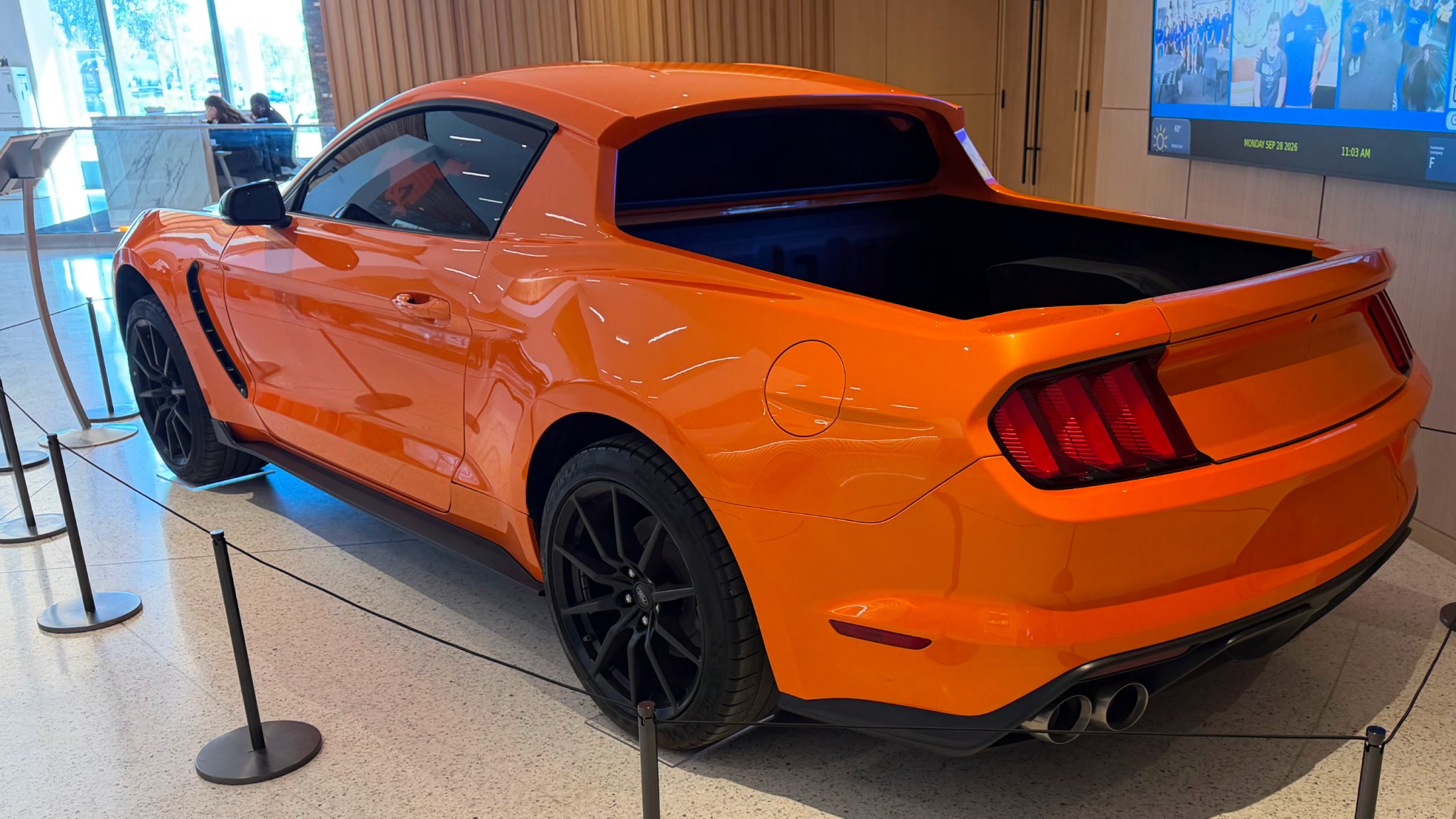Ford Mustang Ute Satu-satunya di Dunia Dibangun Murid Magang