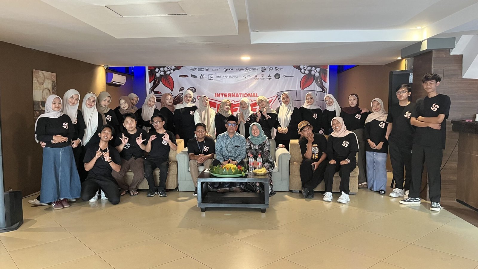 UKM Senjapreneur UIN Siber Cirebon Gelar Titik Nol 10.0, 76 Peserta Adu Seduh Kopi di Hotel Grage