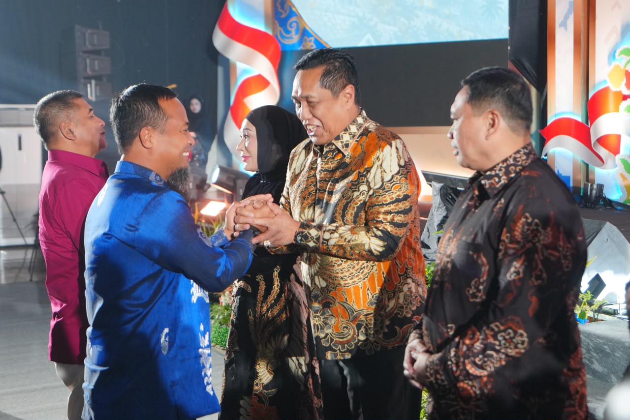 Gubernur Sulsel Apresiasi Dedikasi Djuhandhani di Pisah Sambut Kapolda, Sambut Irjen M. Awal Chairuddin