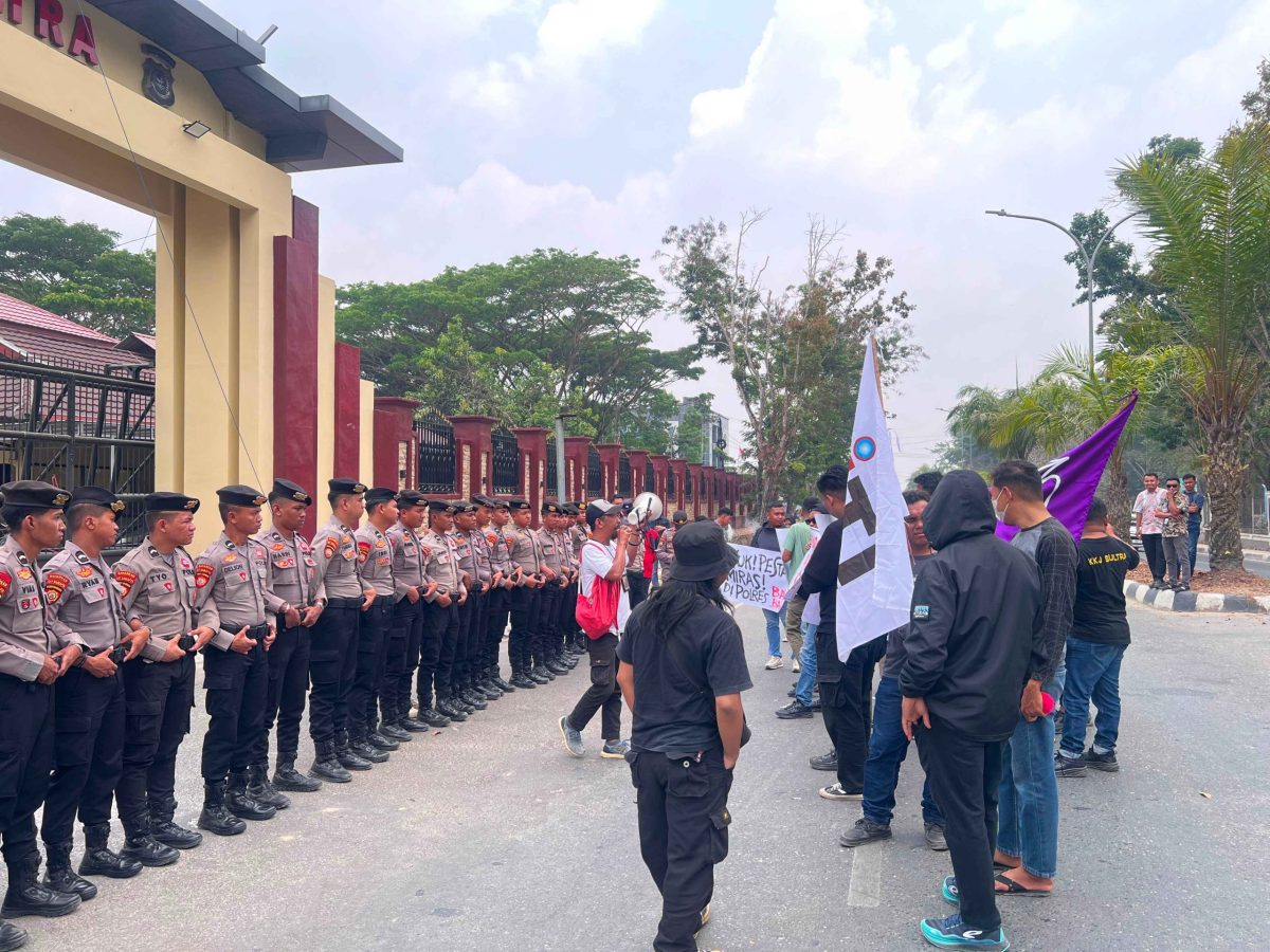 Puluhan Jurnalis Demo Polda Sultra, Desak Kapolda Usut Kekerasan terhadap Kontributor tvOne di Baubau