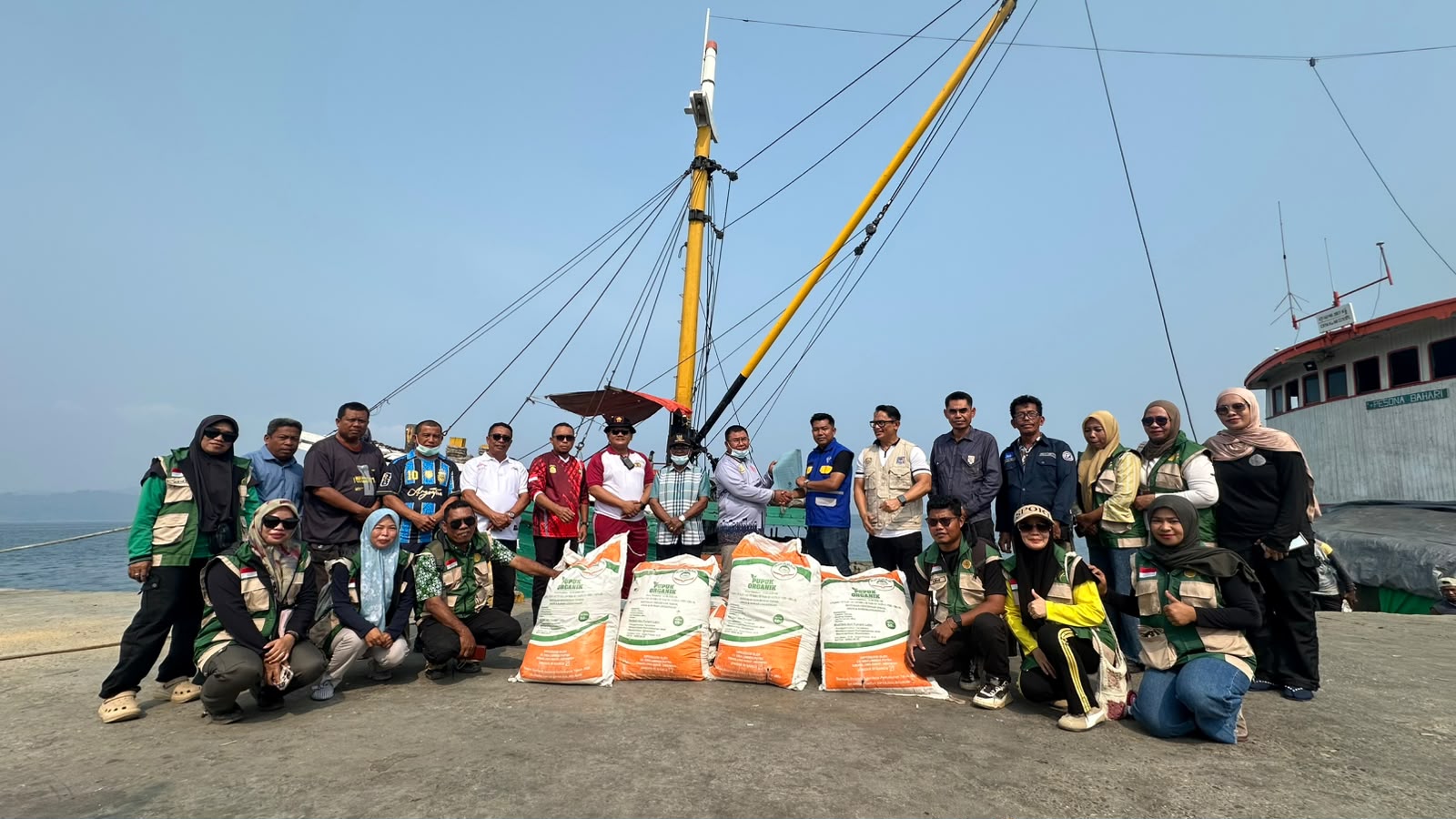 Kementan Salurkan 346,6 Ton Pupuk Organik untuk 50 Kelompok Tani di Pulau Taliabu