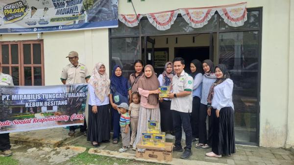 Ibu Hamil di Sekoci dan Sei Tualang Terima Bantuan Susu dari Perusahaan