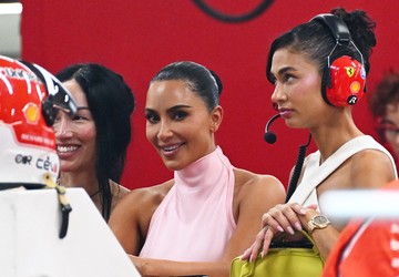 Kim Kardashian Hadir di F1 Singapura, Dukung Lewis Hamilton
