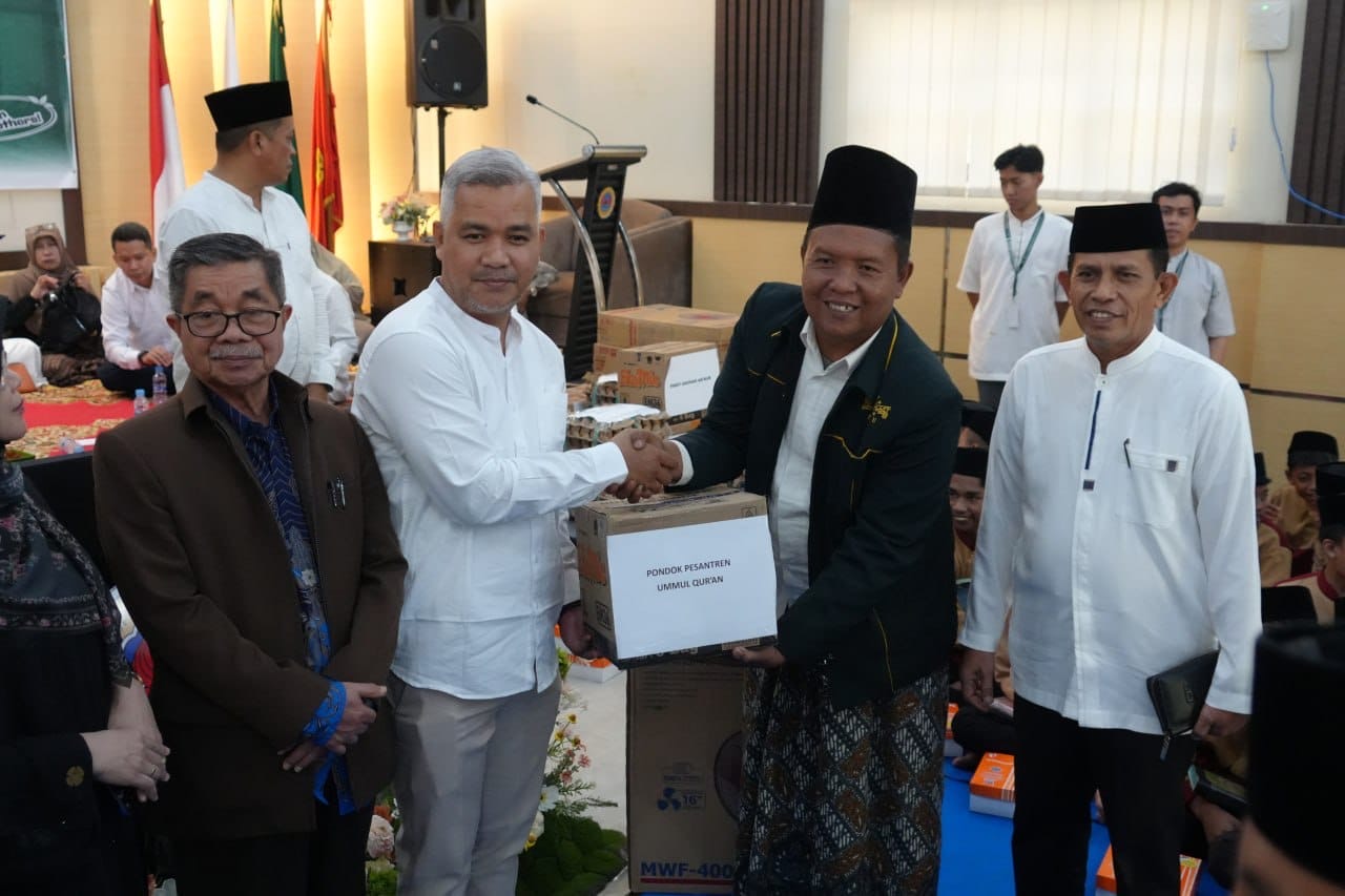 STIE Enam Enam Kendari Salurkan 300 Paket Bantuan ke 6 Panti Asuhan dan Pesantren di Momentum Dies Natalis ke-32