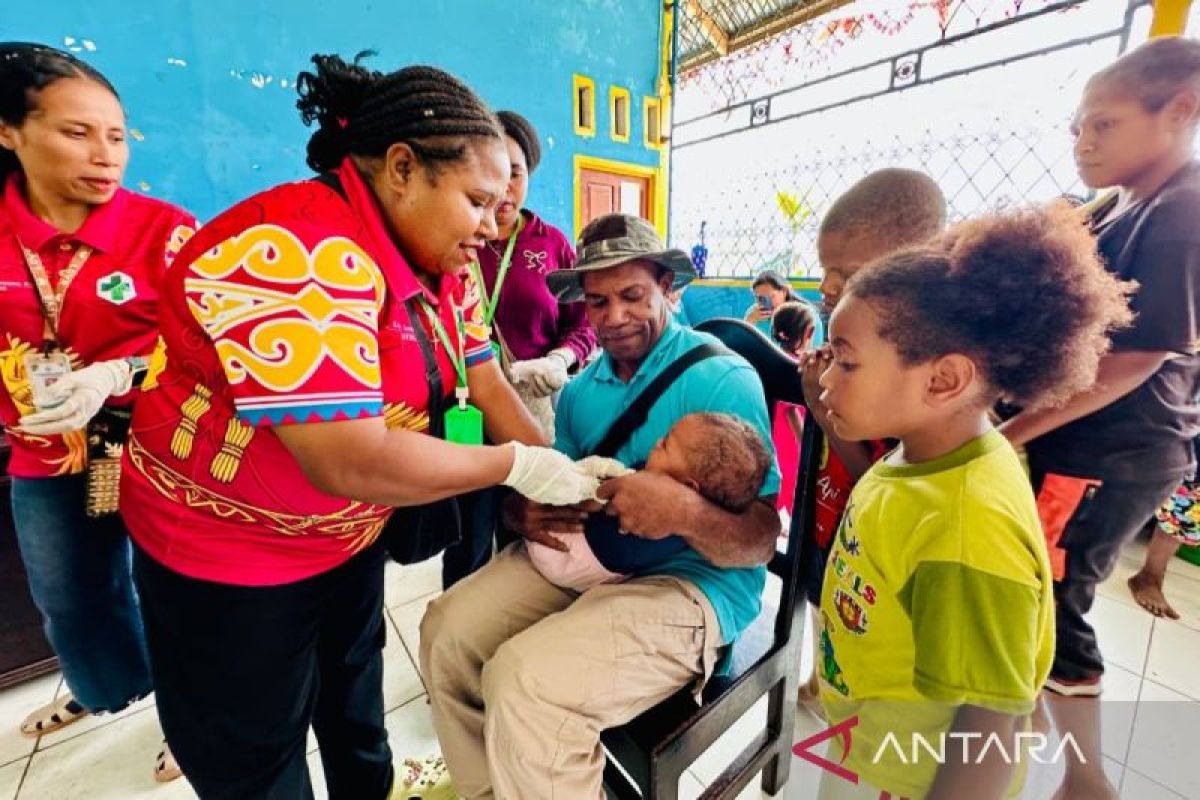 Imunisasi Campak untuk 50 Anak di Distrik Mokwam Manokwari