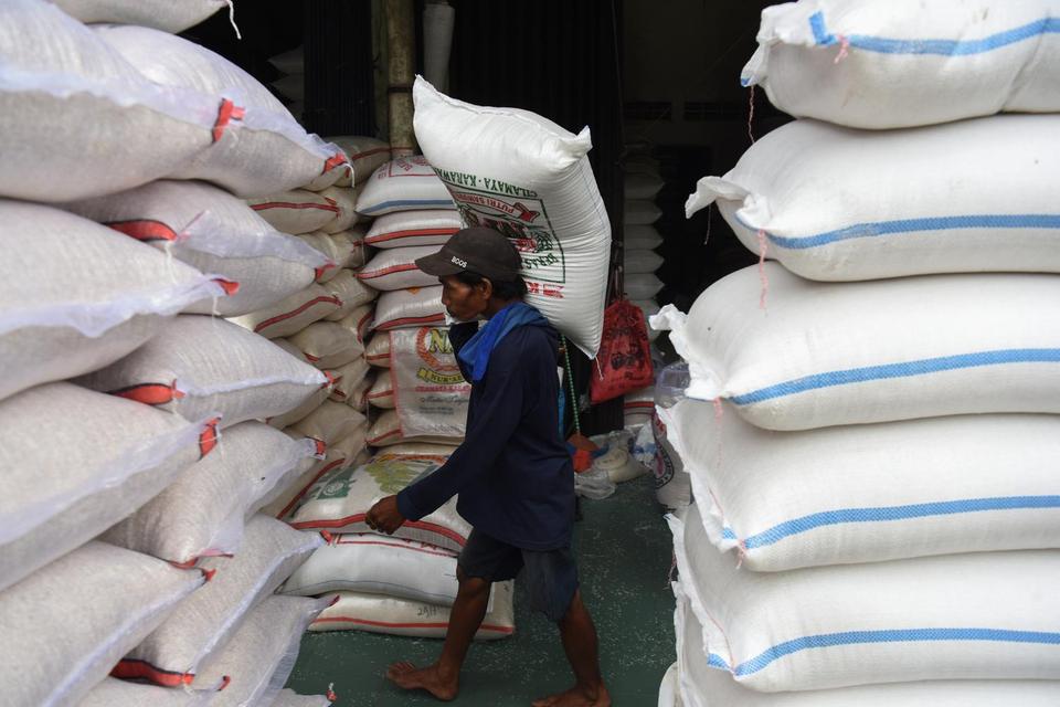 Bulog Gelontorkan 300 Ribu Ton Beras Premium, Ini Pemicunya