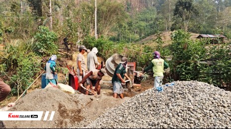 Kodim 1418/Mamuju Genjot Jembatan Gantung Desa Uhaemate, Pengerjaan Masuk Tahap Pengecoran Balok Angkur