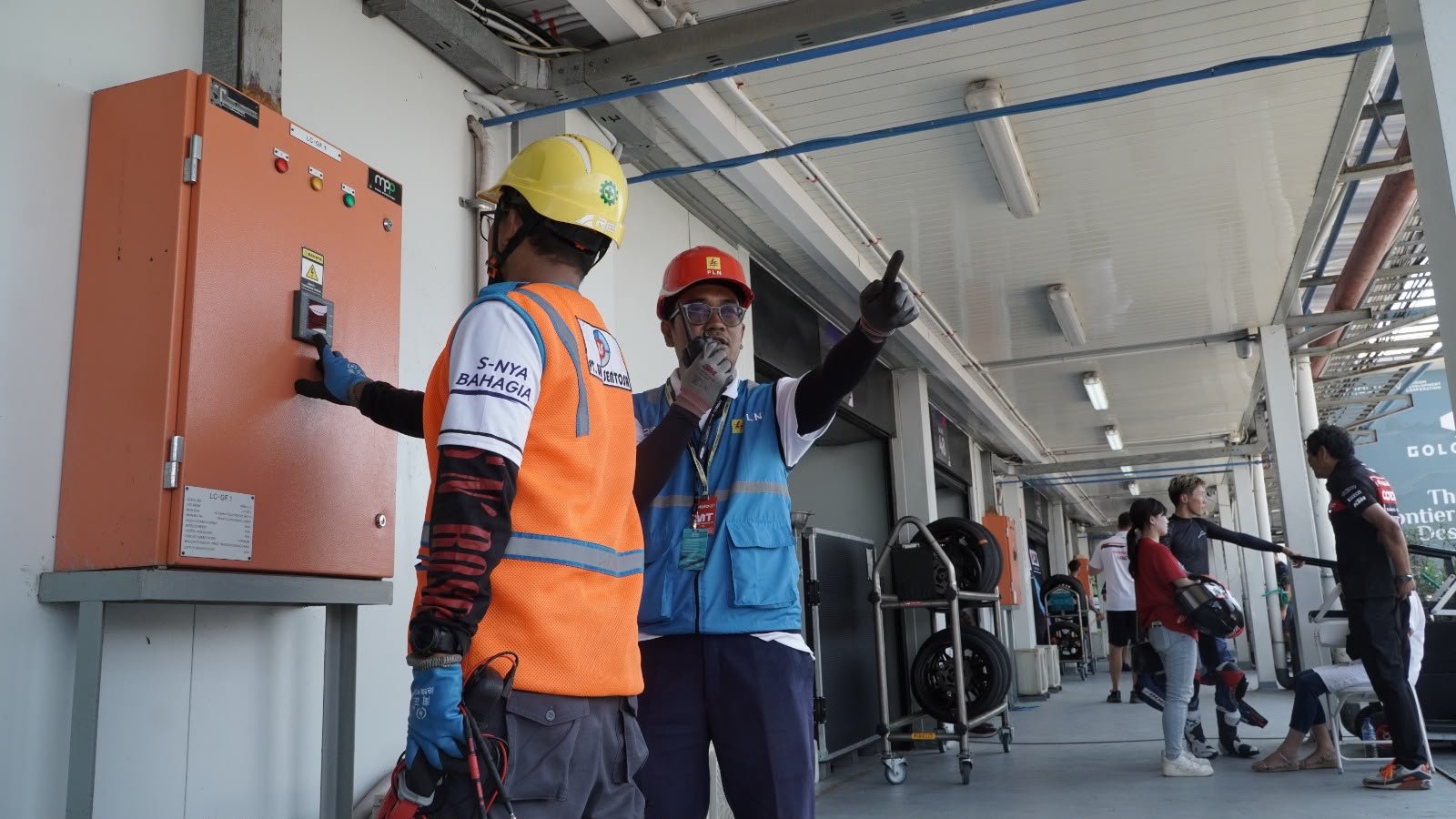PLN UIW NTB Siagakan Personel di Sirkuit Mandalika Selama Hari Pertama MotoGP 2026, Pasokan Listrik Sesi Latihan Aman