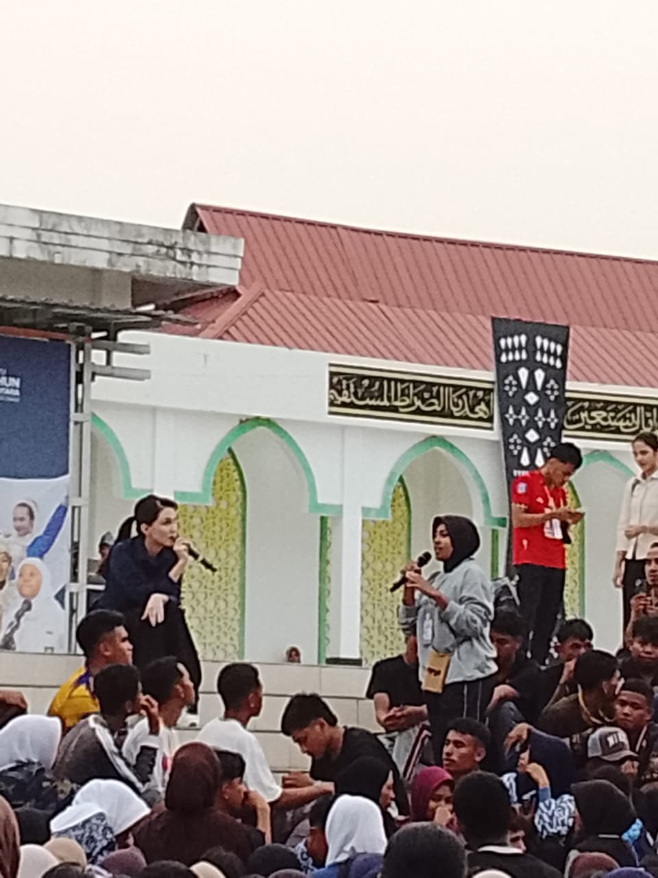 Kemah OSIS 2026 di Sofifi, Siswi SMAN 3 Kepulauan Sula Interupsi Gubernur Sherly soal Jembatan dan Pagar Sekolah