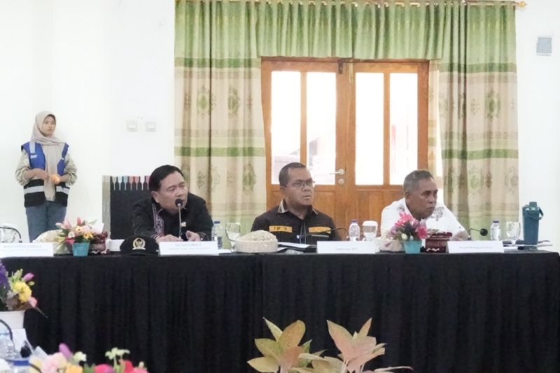 Gubernur NTT Melki Laka Lena Dorong Regulasi Kapal Pinisi di Labuan Bajo demi Persaingan Usaha Adil