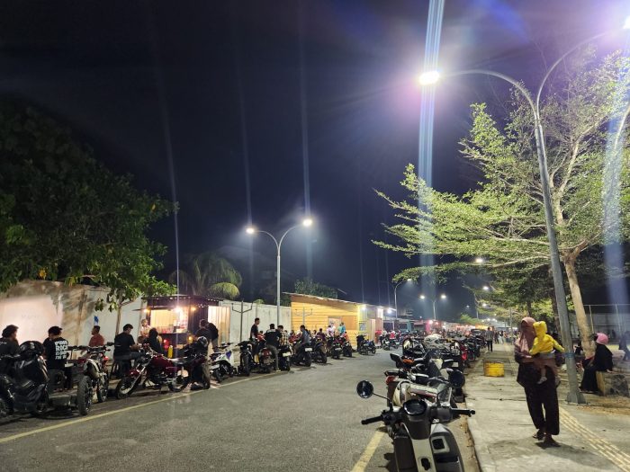 Taman Kota Daruba Morotai Jadi Ruang Berjumpa Warga, Pedagang Kantongi Rp150 Ribu per Malam