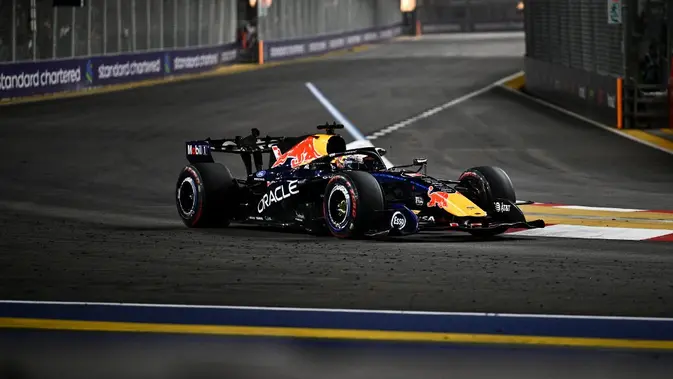 Verstappen Menang Perdana di F1 GP Singapura, Ungguli Leclerc Tujuh Detik