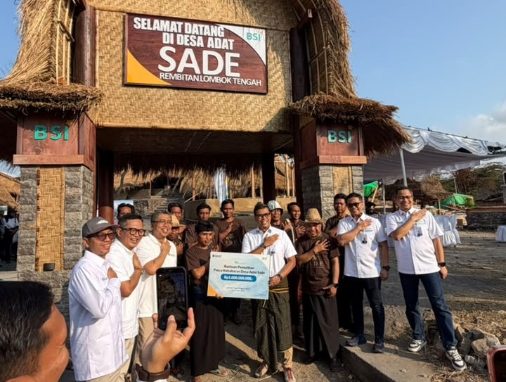 BSI Bangun 4 Rumah Adat dan Gapura di Desa Wisata Sade Lombok Tengah