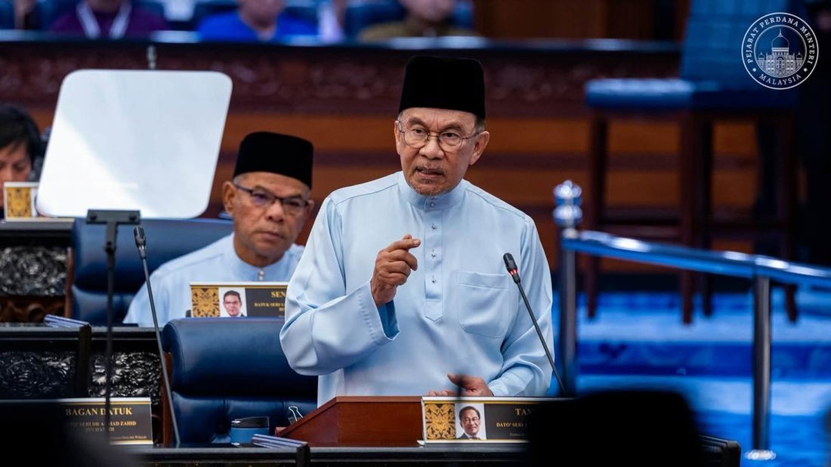 Malaysia Naikkan UMR Jadi Rp 8,76 Juta dan Pangkas Pajak Pekerja M40