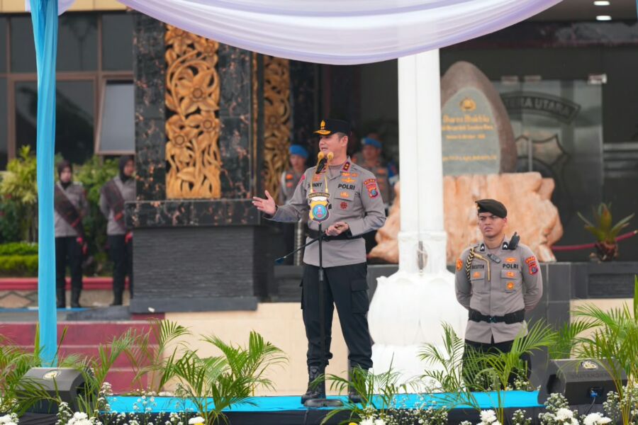 Kapolda Sumut Baru Irjen Pol Sonny Irawan Disambut Ulos dan Tarian Melayu-Batak di Mapolda
