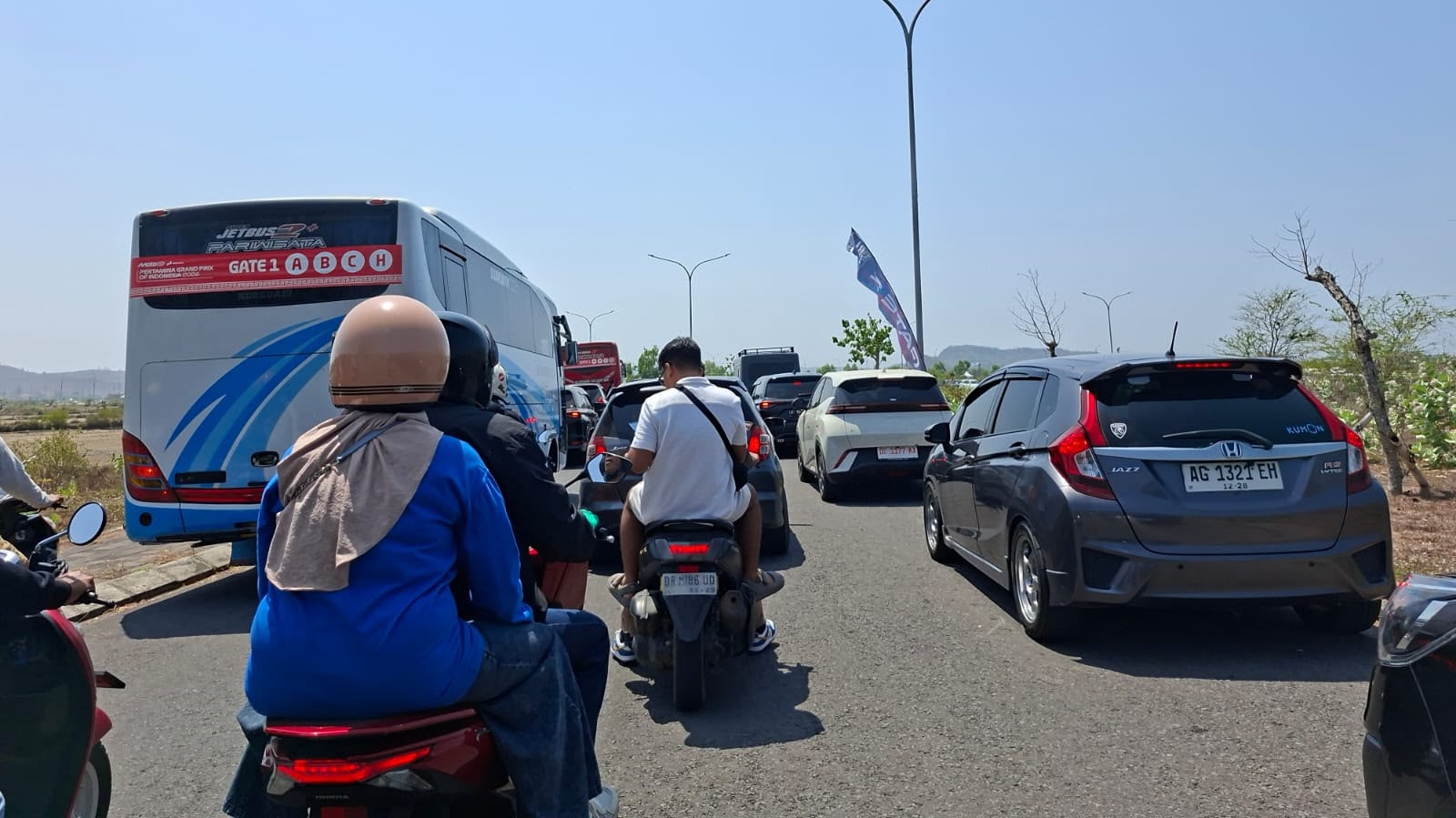 Antrean Kendaraan Mengular Beberapa Kilometer ke Sirkuit Mandalika, 100 Personel Dishub NTB Disiagakan