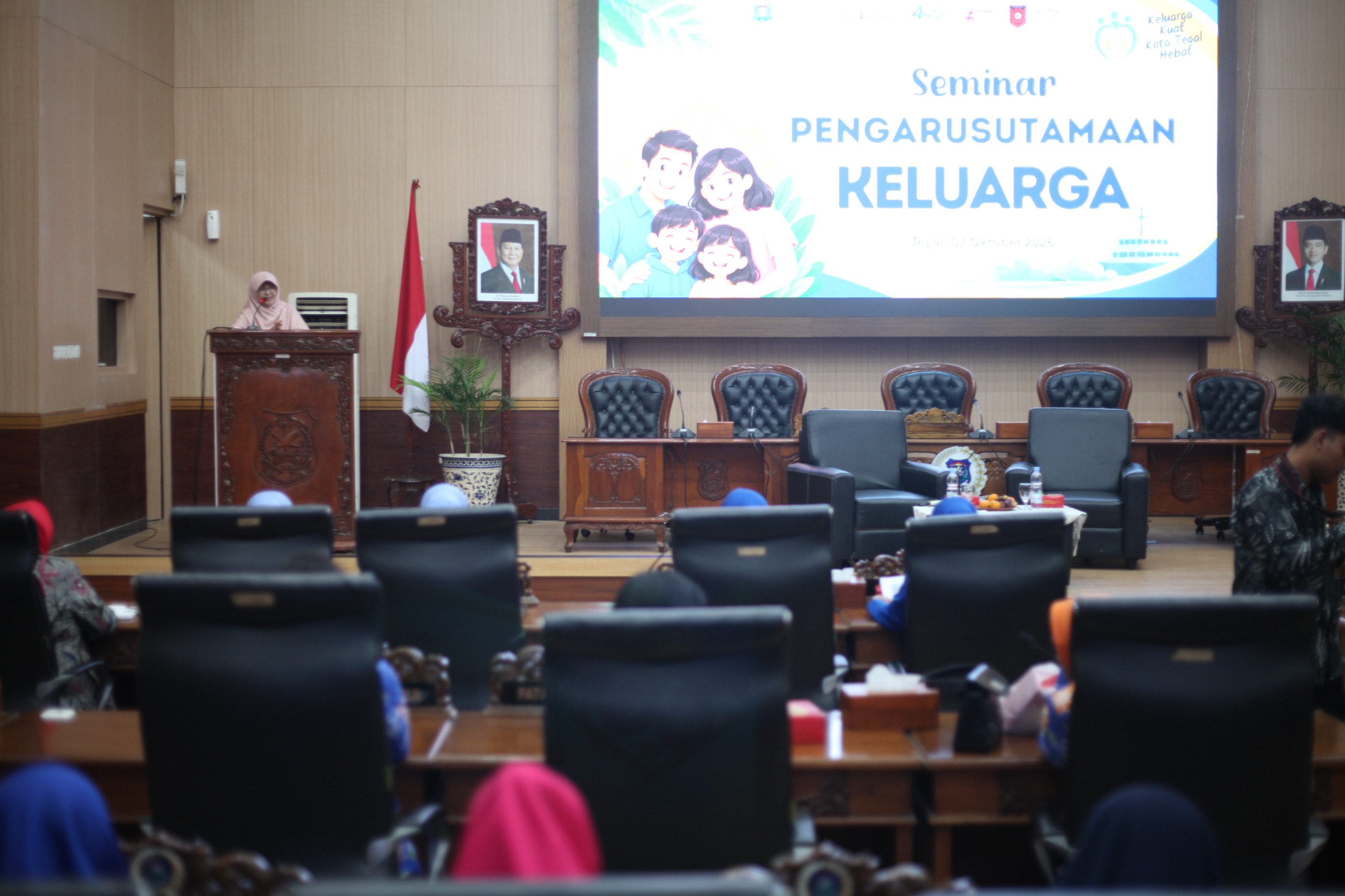 DPRD dan Puspaga Tegal Soroti Fondasi Keluarga dalam Seminar Pengarusutamaan Keluarga