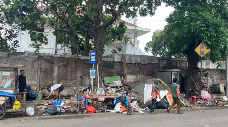 Pemkot Bandung Izinkan 13 PKL Cihapit Kembali Berjualan, Wajib Pakai Lapak Bongkar Pasang
