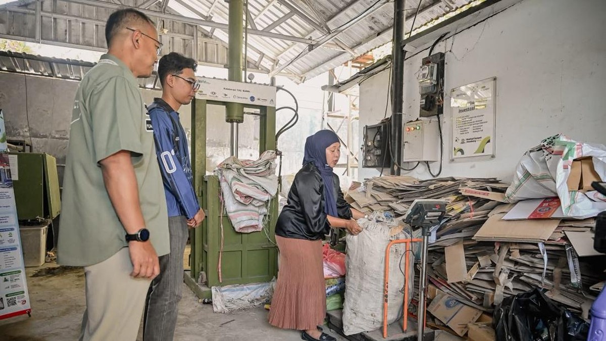 Pertamina Bantu Bank Sampah Putri Nyale di Desa Kuta, Sampah Anorganik Jadi Rupiah