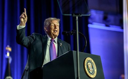 Trump Desak Ukraina Ganti Presiden, Sebut Zelenskyy Lewatkan Peluang Damai