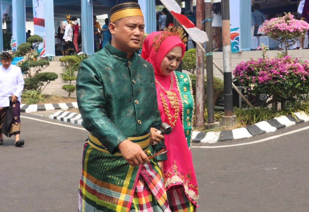 Kapolres Bitung Arie Sulistyo Hadiri Upacara HUT ke-36 dengan Pakaian Adat, Tegaskan Sinergitas TNI-Polri dan Pemkot