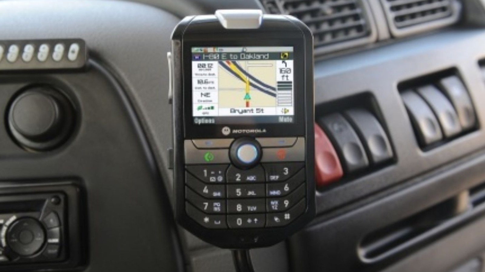 Motorola M990 Smart Rider, Ponsel Mobil yang Kalah Sebelum Laris
