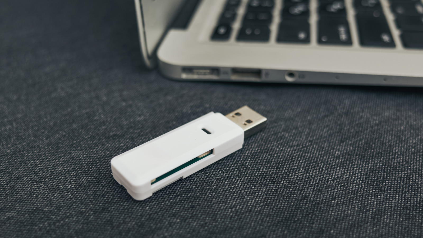 Data di Flashdisk Lama Rawan Rusak, Ini Cara Backup yang Benar