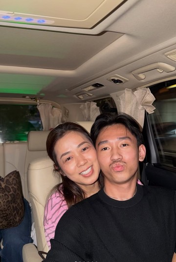 Gaya Soimah Dinner Bareng Keluarga, Tampil Sederhana Tanpa Makeup