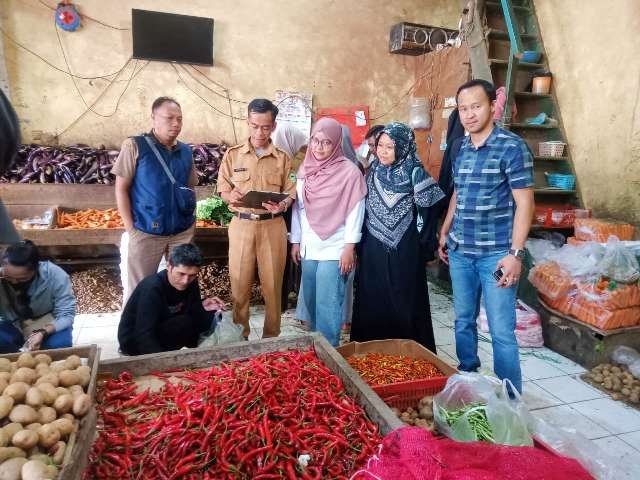 Harga Cabai di Pasar Kepuh Kuningan Naik, Cabe Rawit Merah Tembus Rp 80.000 per Kg
