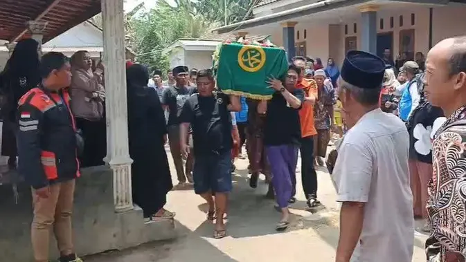Rosyid, Kernet Truk Korban KMP Virgo, Dimakamkan Usai 26 Hari Pencarian