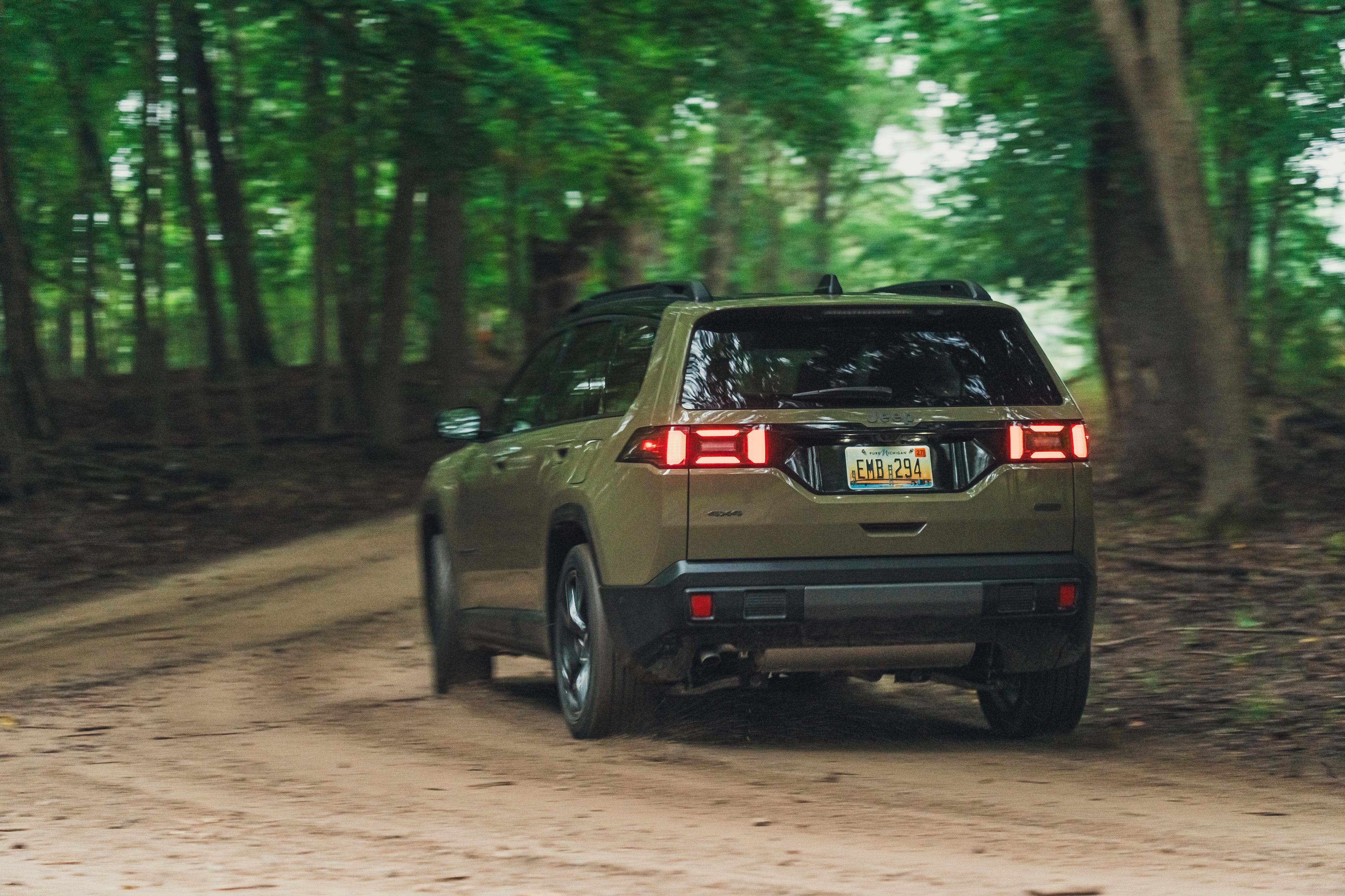 Review Jeep Cherokee 2026 Overland: Hybrid Pertama, Tapi Berat dan Lemot