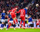 Freiburg Puncaki Bundesliga usai Menang Dramatis 2-1 atas Schalke